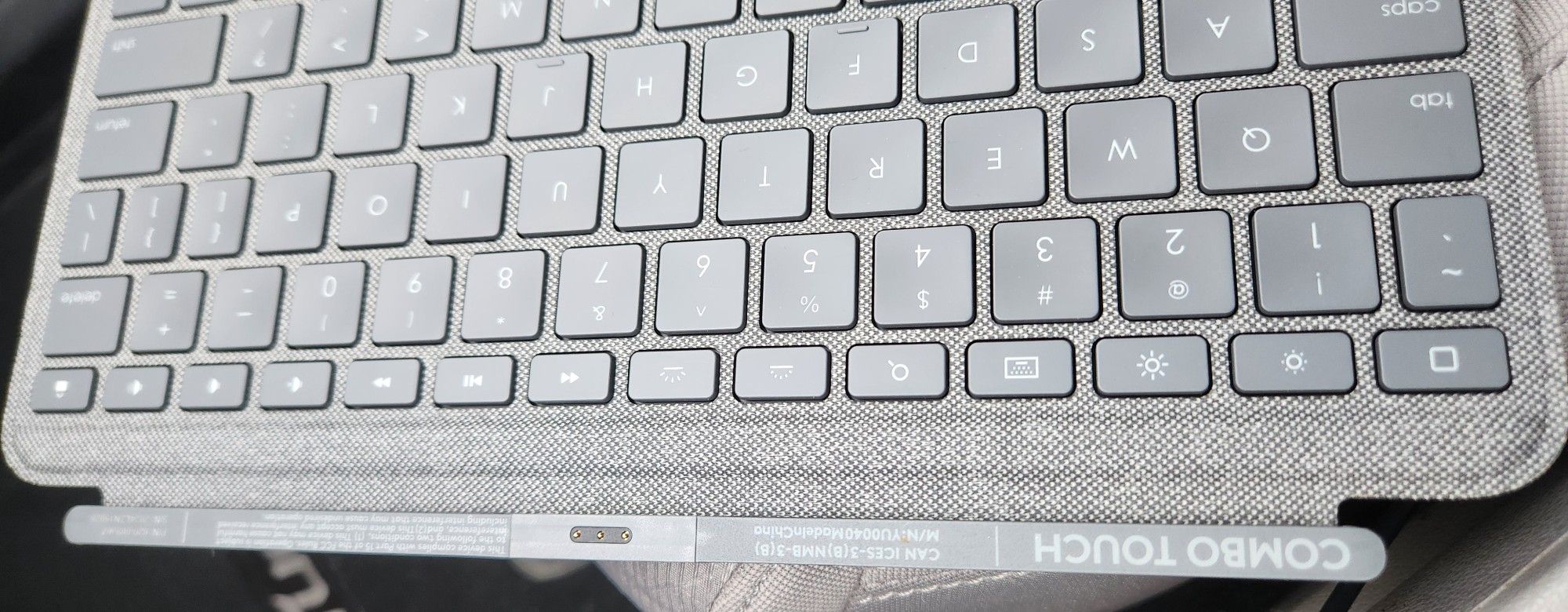LOGITECH COMBO KEYBOARD AND COVER