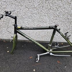 Giant Mountain / Commuter / Road Bike Hybrid 26" Tire Very Light Aluminum 19" Bike Frame