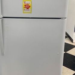 Frigidaire top freezer fridge Refrigerator is QMO3