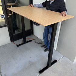 New In Box 55x28 Inch Table Top Bamboo Material Plugin Electric Rising Desk Table Office 46” Tall 