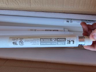 4ft LED shop light bulbs. T8.  $25$ OBO