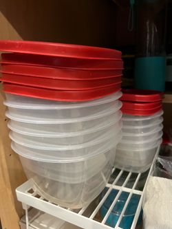 Lot of 12 Rubbermaid Tupperware
