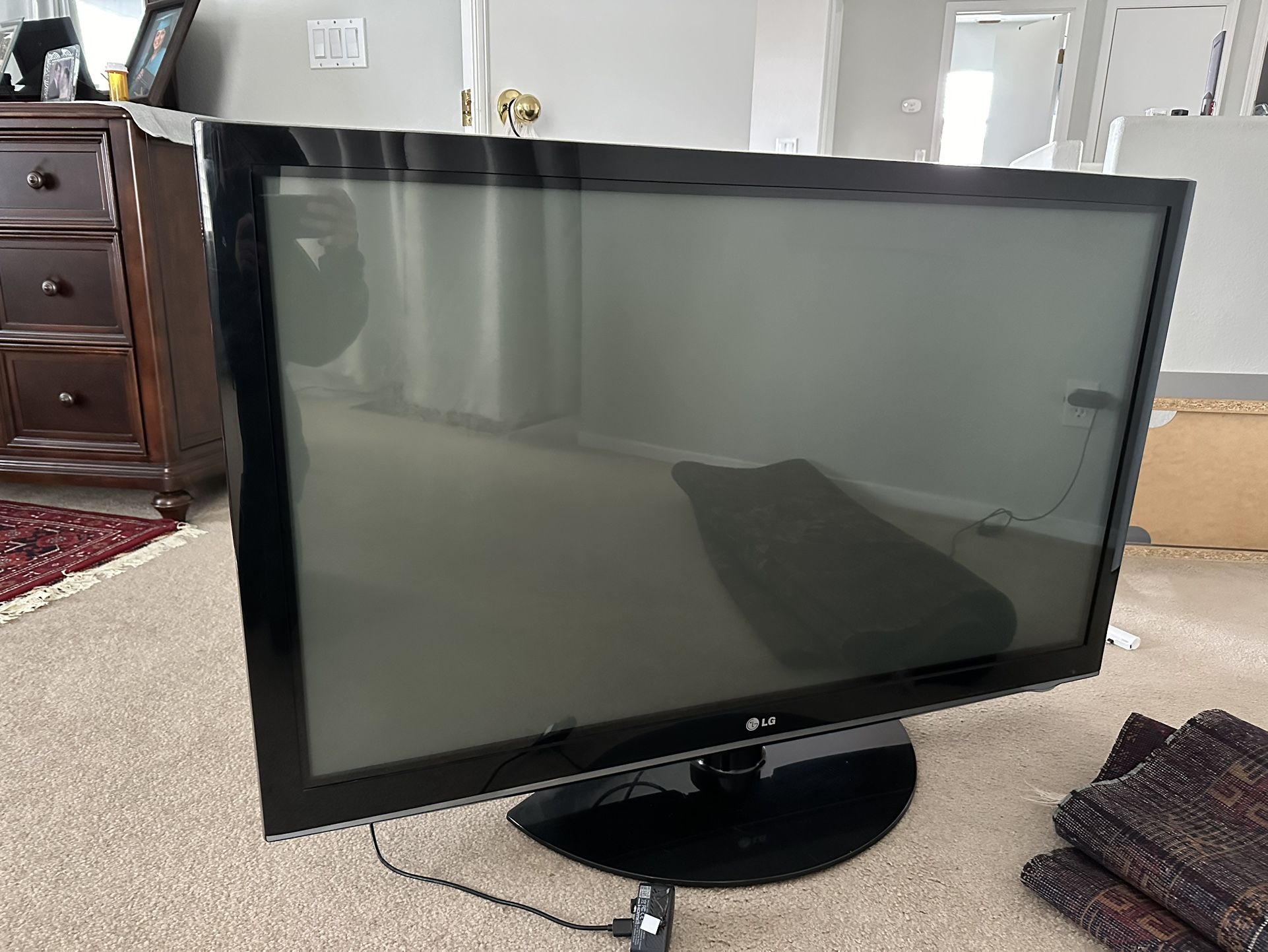 LG LARGE TV