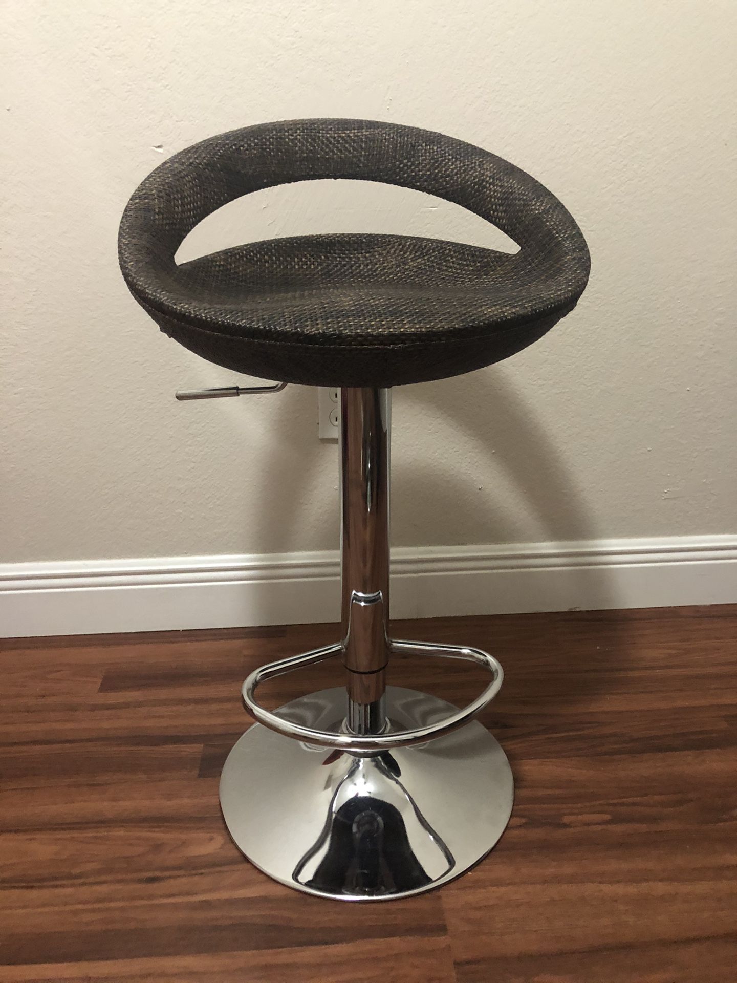 Adjustable counter/bar stools - 6 available!