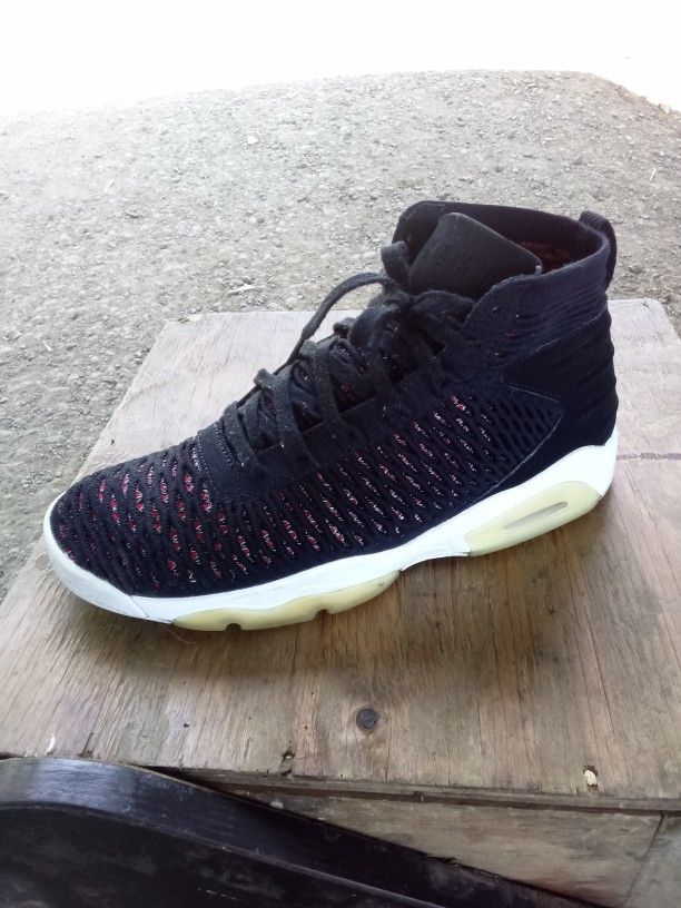 Jordan Black/Red FlyKnit Elevation 23