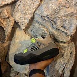 Jordan 4 Neon Sz 6y