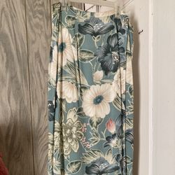 Vintage Van Heusen Women’s Medium Green and White Floral-Patterned Wraparound Long Skirt
