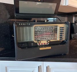 Zenith Trans-Oceanic Vintage Portable Radio