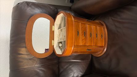 Jewelry box