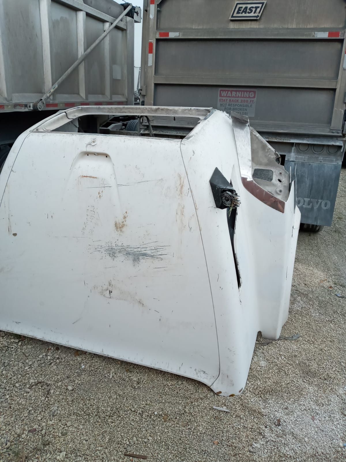 Free Hood for Volvo truck 2006 and some parts