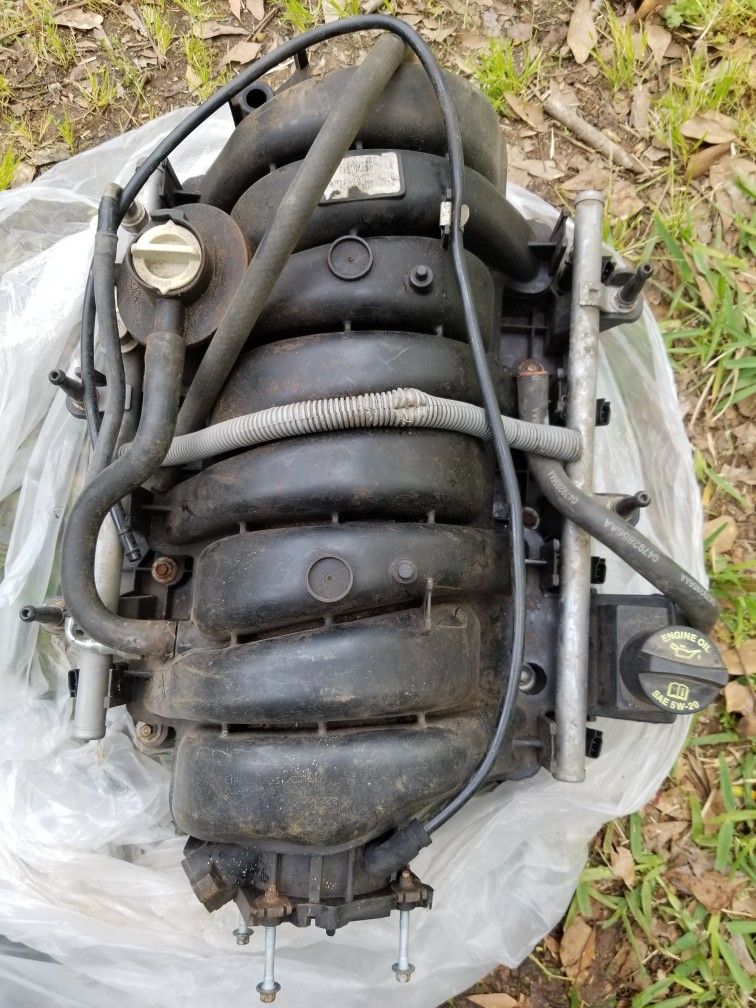 Intake Manifold/injection and Fuel Rail,2007 5.7 Chrsyler 300 .