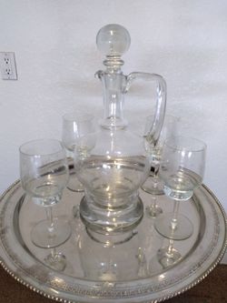 Crystal wine bottle with 4 glasses