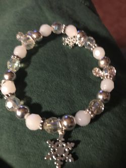 Stretch snowflake bracelet Avon