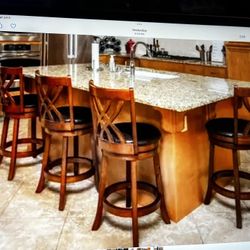 Set Of 4 Beautiful Bar Stools 