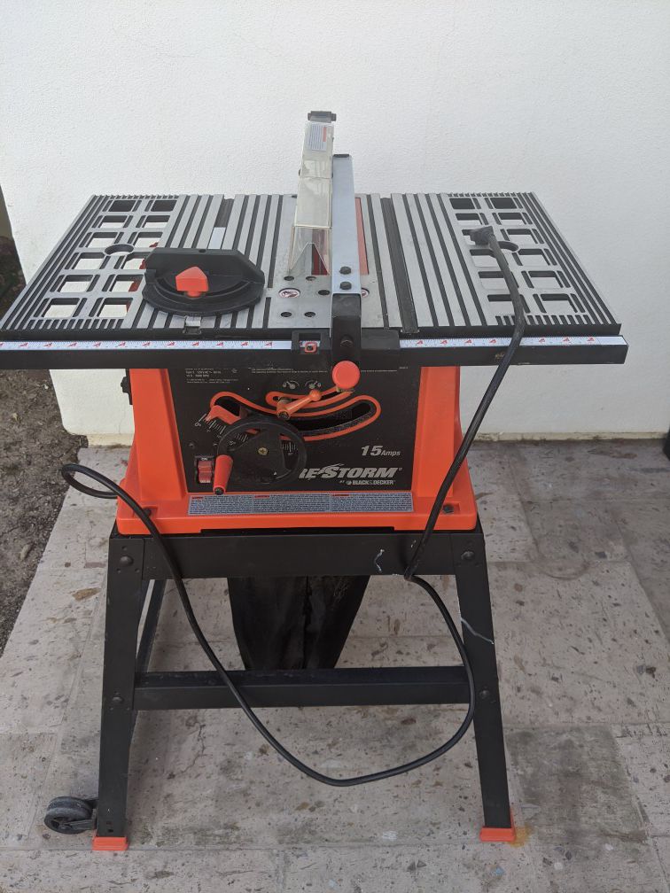 Black & Decker FS200SD 15-Amp Table Saw with Stand and Wheels