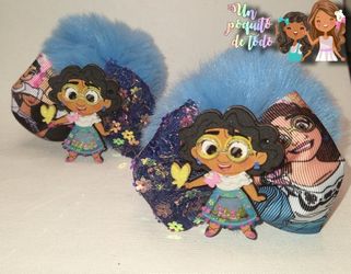 Pom Poms Clips