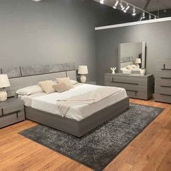 Queen Bedroom Furniture Set