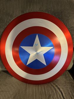 DISNEY PARKS METAL MARVEL CAPTAIN AMERICA SIGNED SHIELD CHRIS EVANS SWAU NYCC