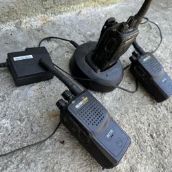Bear com rocky talkie heavy duty, wireless and good condition 3 sets each one has a charger