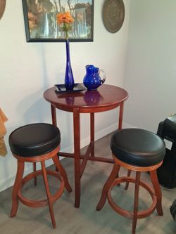 $700.00 KITCHEN TALL TABLE SET FOR ONLY $120.00 !!! IT'S USED BUT STILL WORTH  💰 MONEY
