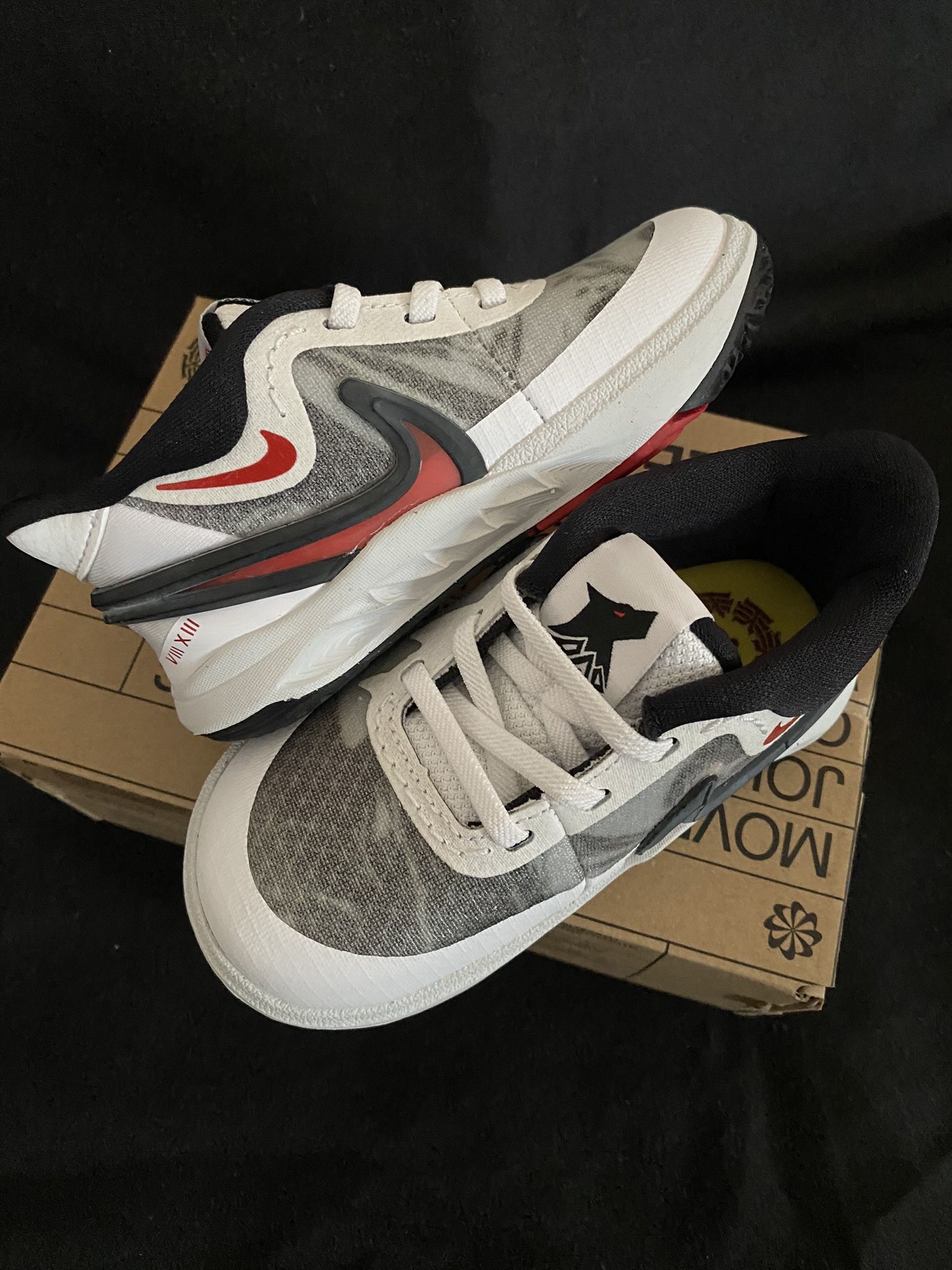 Nike Kyrie 8 Size 7c