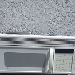 GE Profile 1.1 cu. ft 825 Watts Microwave/ Convection Oven Model JVM1090