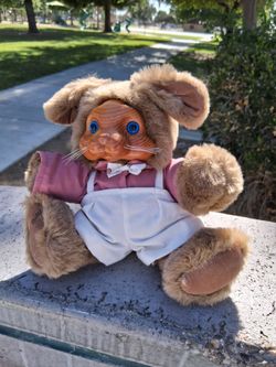 Vintage 1988 Robert Raikes Sitting Teddy Bear - Carved Wood Face - Signed - 9"...asking $25.00