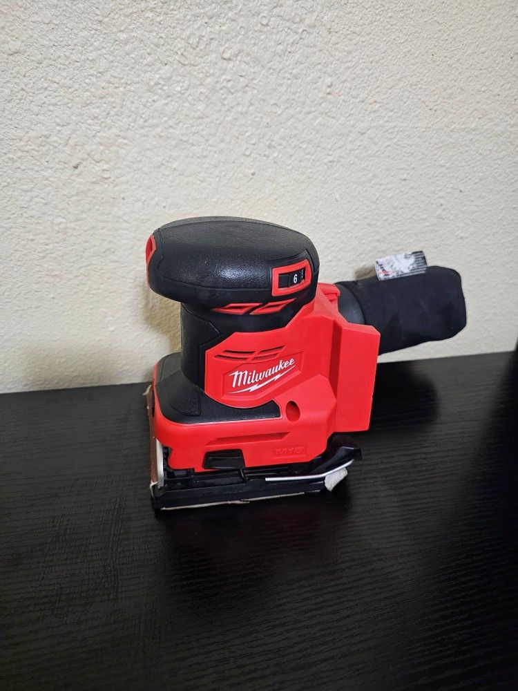 MILWAUKEE M18 SANDER