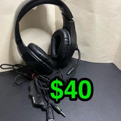 🎧🎮 Black Wired Gaming Headset • 3.5mm Universal • Great Condition 🎮🎧 . . . . . . . . . . . . . . . . . . . . . . . . . . . . . . . . . . . . . . .