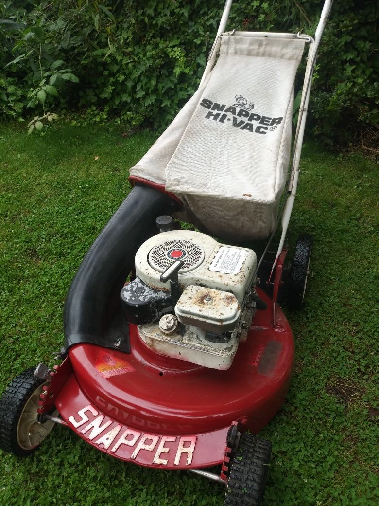 Snapper Hi-Vac mulching mower with bag. First $50 gets a great mower