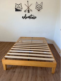 🛏️ Full-Size Platform Bed Frame – Great Condition!