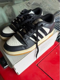 ADIDAS YOUTH SZ 4 1/2