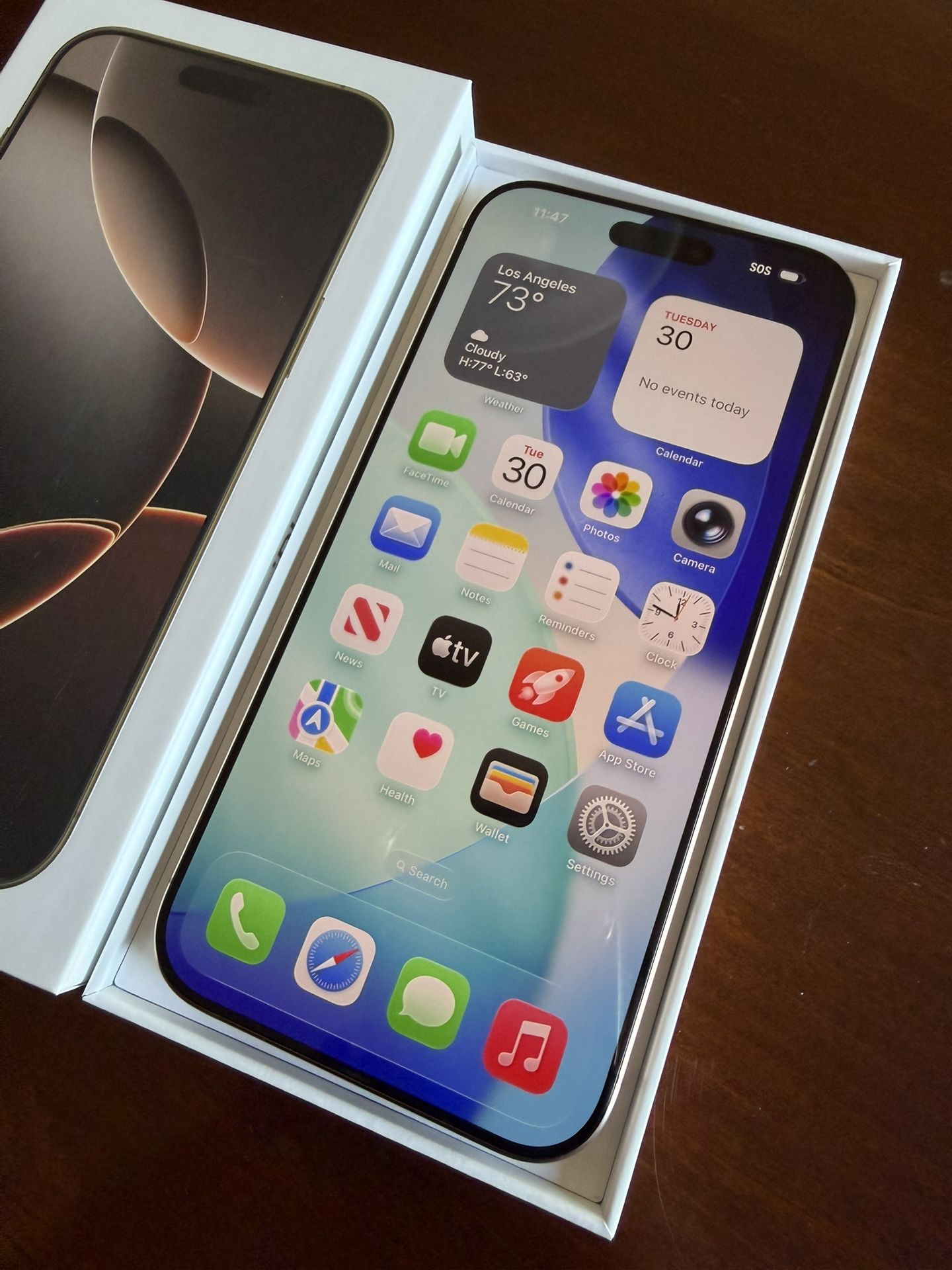 iPhone 16 Pro Max 256gb Gold UNLOCKED! Like New