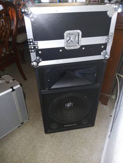 Dj speakers Boss 1000 Watts Clean Bass 15 inch works GREAT.