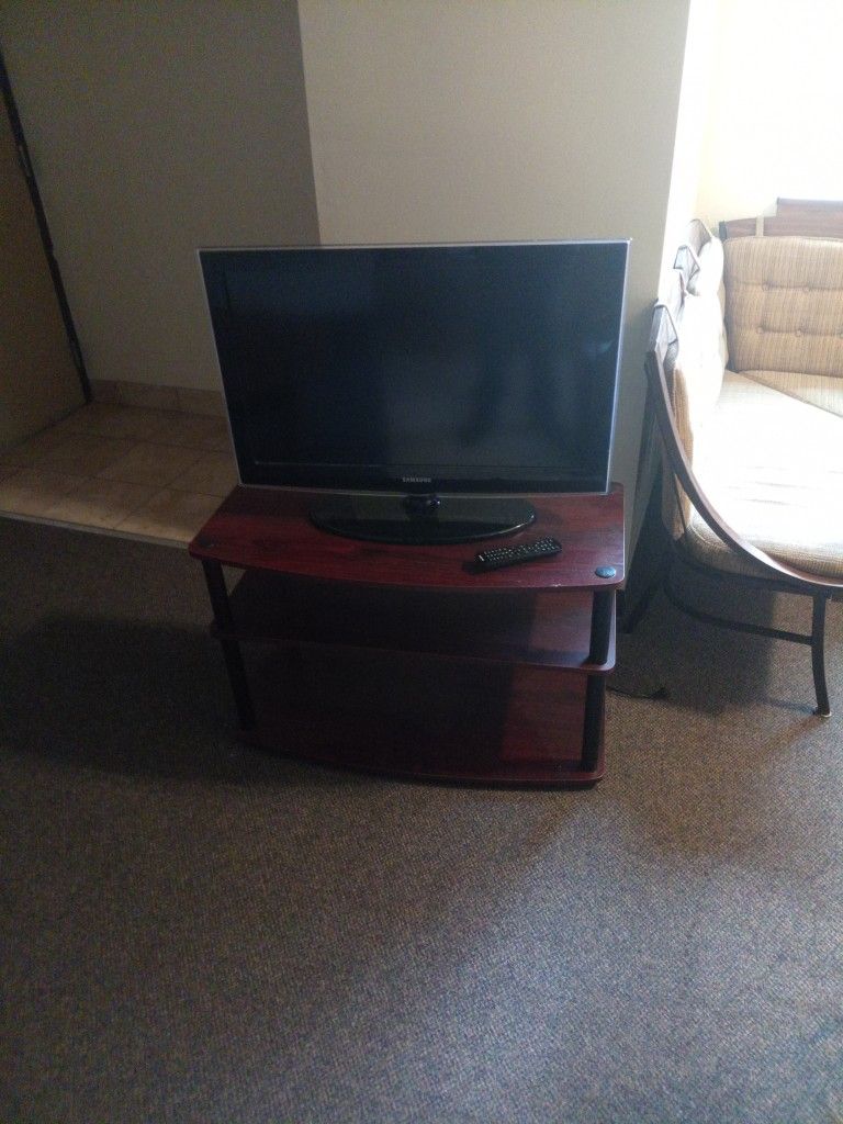 32" With Stand