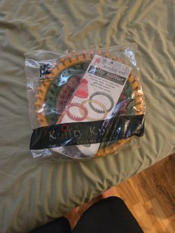 Nifty Knitter You Can Make Hot Scarves Totes Stockings Golf Club Covers And So Much More