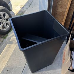 Trash Garbage Bin XL