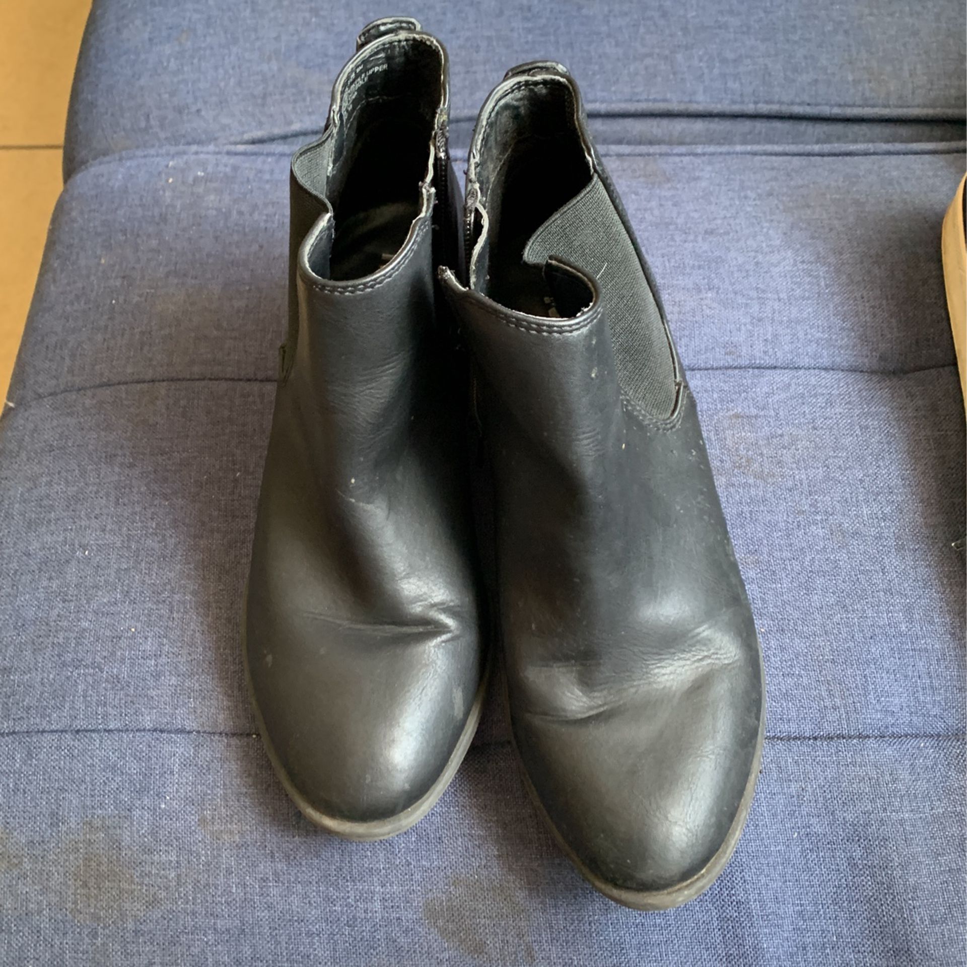 Black boots size 6m