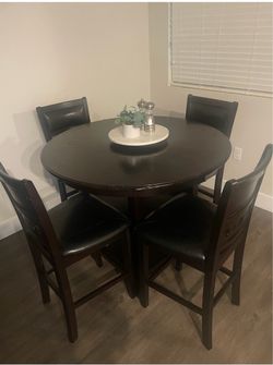 Beautiful Dark Espresso 5-Piece Counter-Height Dining Set – $375 OBO