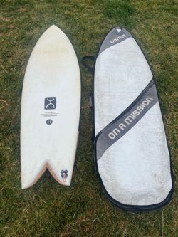 5’8 ROB MACHADO TOO FISH + TWIN KEEL FINS + BAG