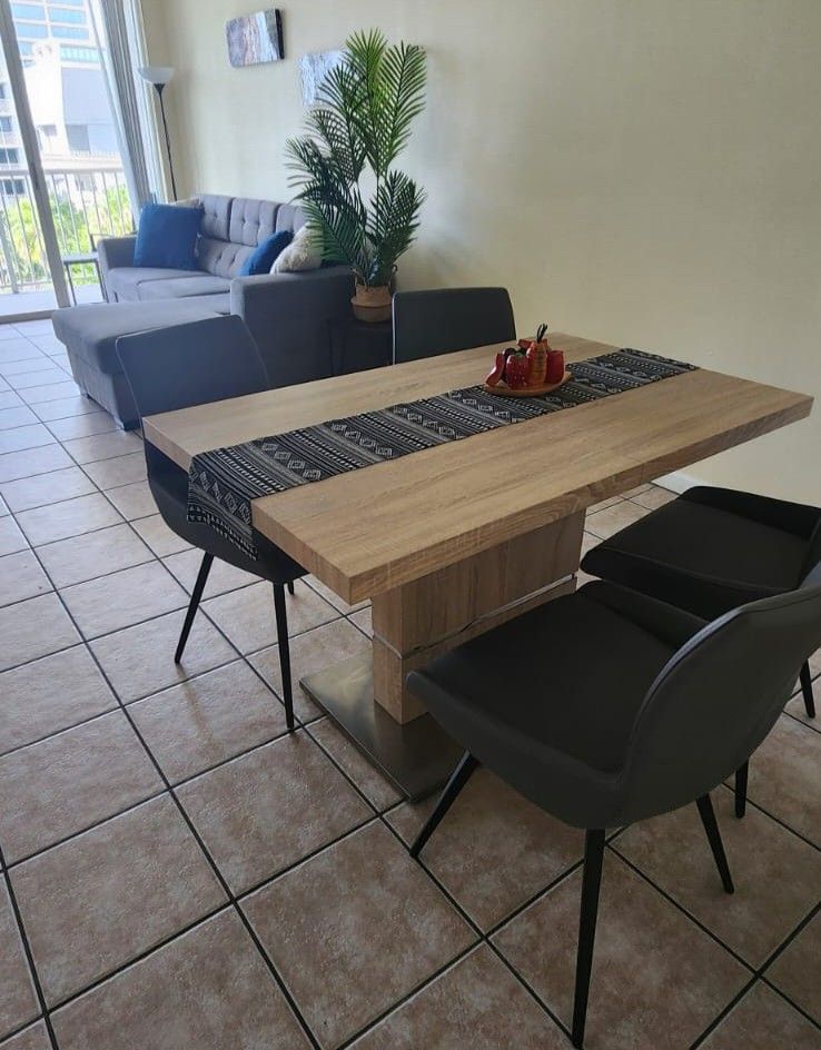 Dining Set (Table + 4 Chairs) + Sofa Bed / Comedor (Mesa Y 4 Sillas) + Sofa Cama