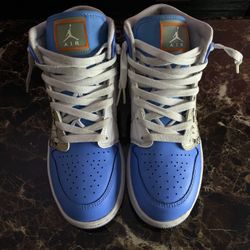 Air Jordan 1 Mid “UNC Graffiti”