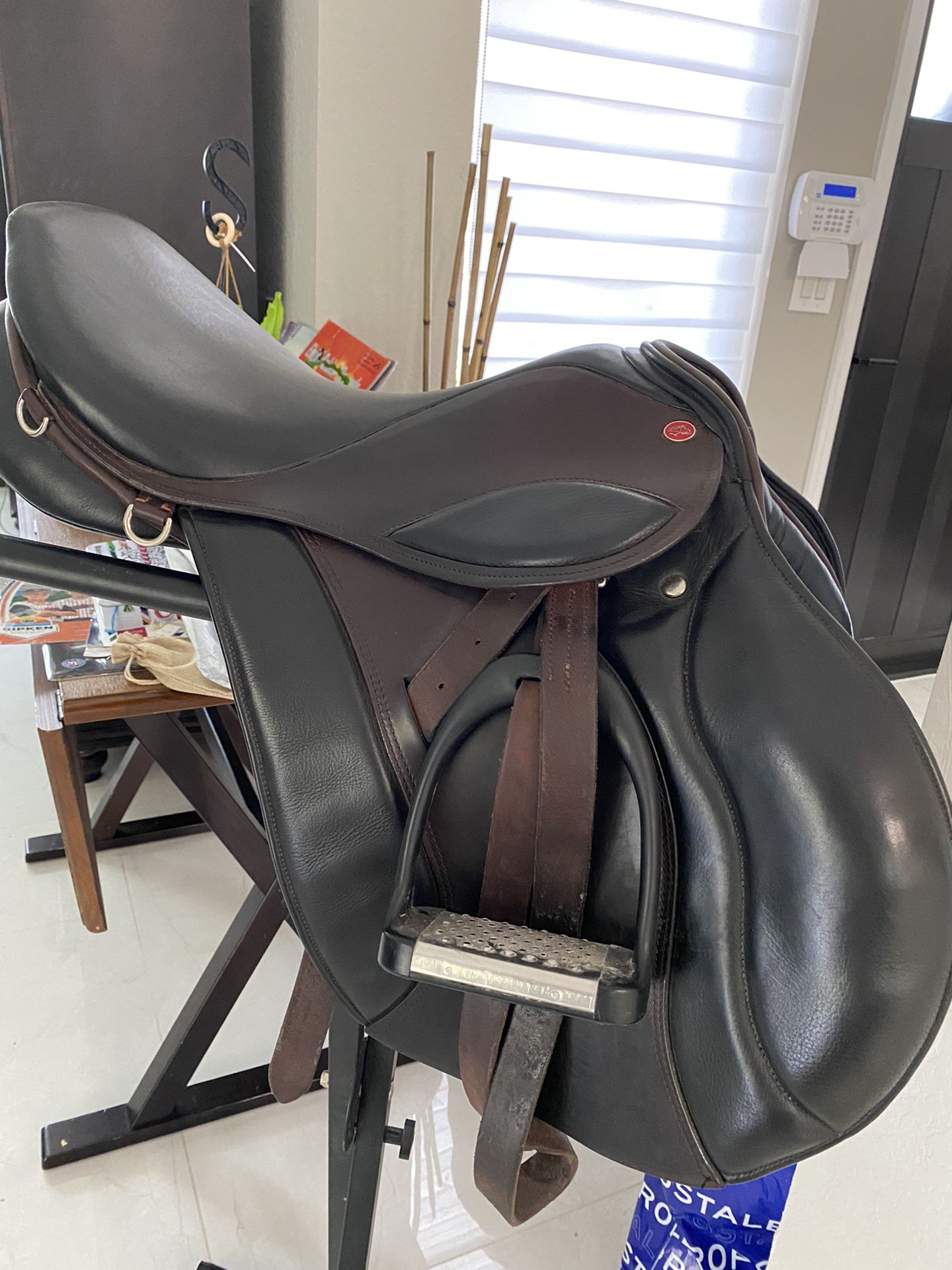 Courbette Saddle 17 .5 Two-tone