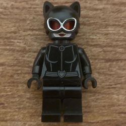 LEGO® DC Super Heroes Catwoman with Red Goggles Minifigure