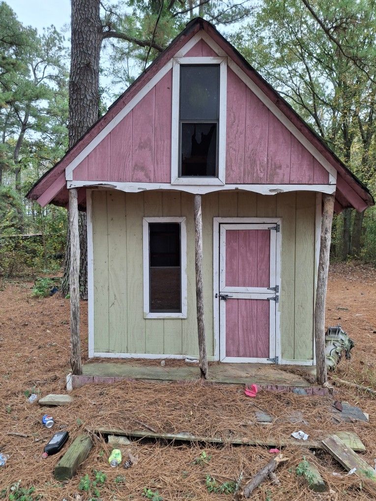 Sturdy Playhouse (TLC )