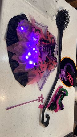 Super adorable light up girl’s 3T witch Halloween costume
