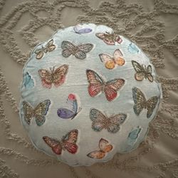 New Butterfly 🦋 Couch Or Bed Throw Pillow Round