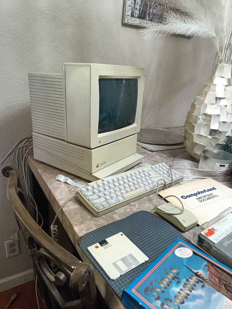 Antique Apple Computer Has Original Papers And Box