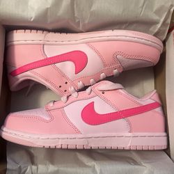 Nike Dunk Triple Pink