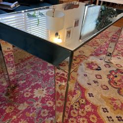 Table (Mirror table) 